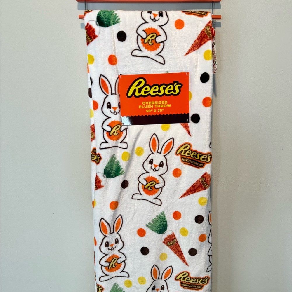 Reese's Easter Bunny White Oversized Soft Plush 50in x 70in NEW Throw Blanket